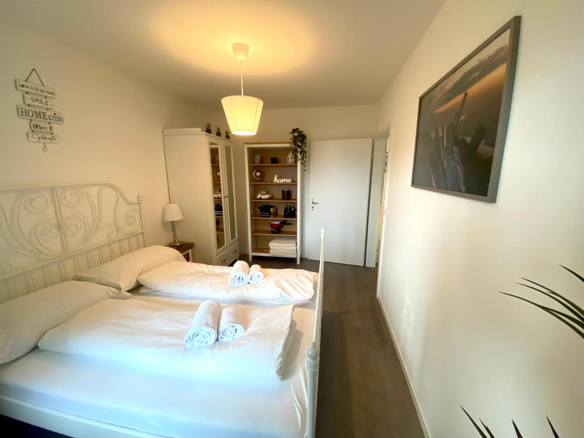 Beautiful Flat With Nice Lake And Mountain Views ヴェークギス エクステリア 写真