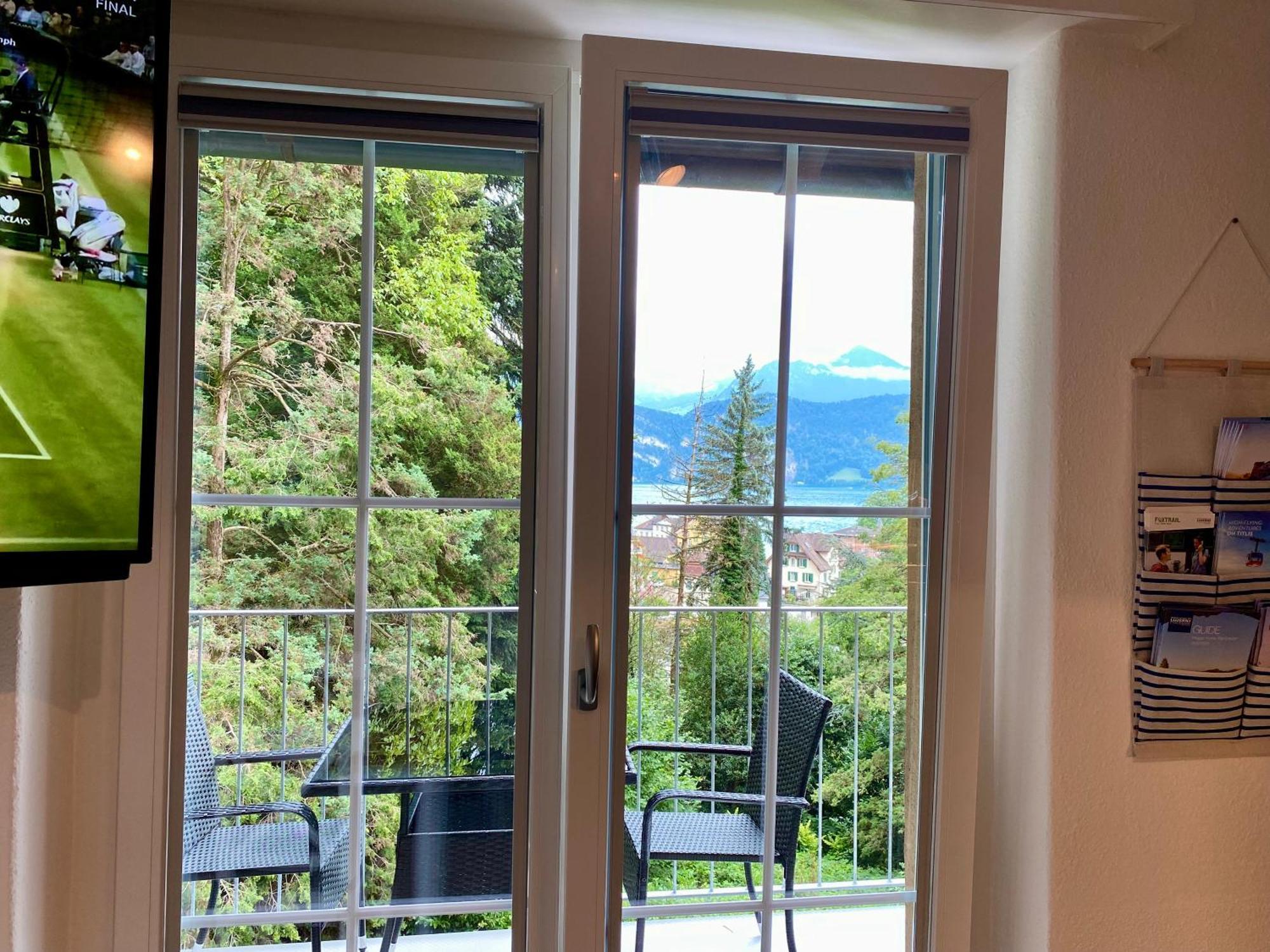 Beautiful Flat With Nice Lake And Mountain Views ヴェークギス エクステリア 写真