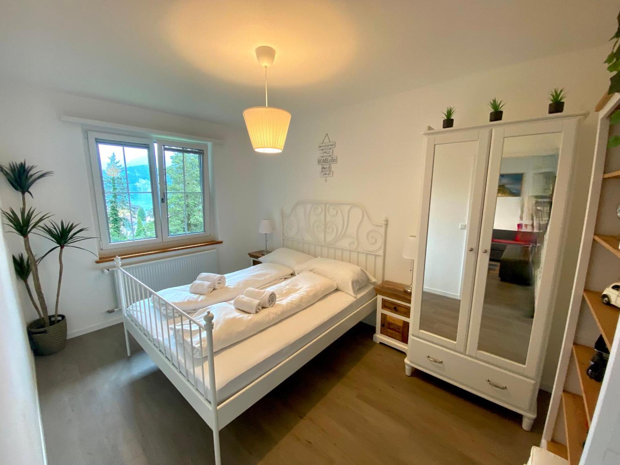Beautiful Flat With Nice Lake And Mountain Views ヴェークギス エクステリア 写真